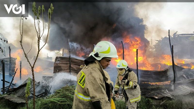 Kebakaran di Cilincing dari Tungku Penyulingan Tiner yang Meledak